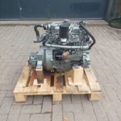 Mitsubishi K3B 17hp marine engine heat exchanger reversing gear