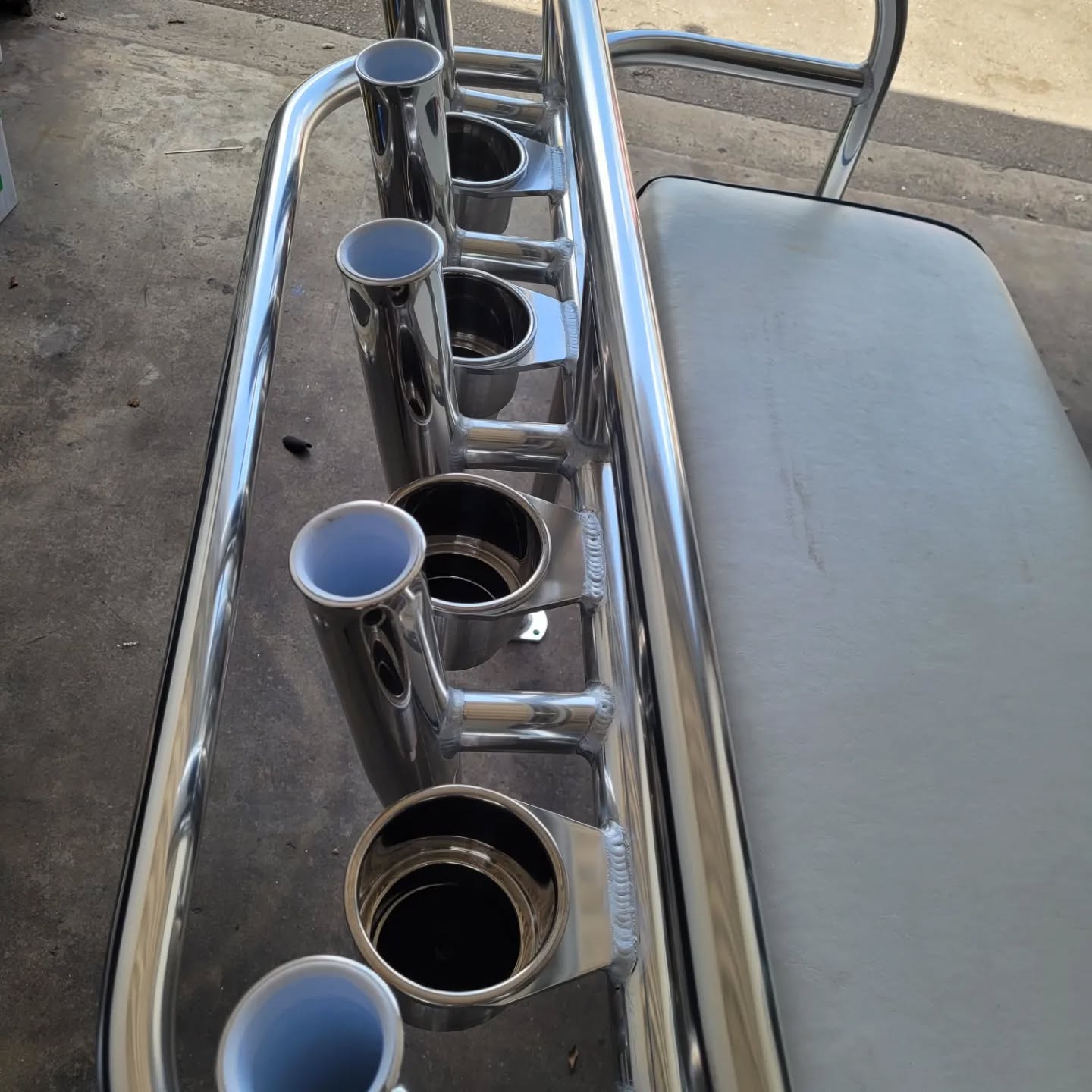 Leaning Post with 5 rod holders and 4 cup holders (3)