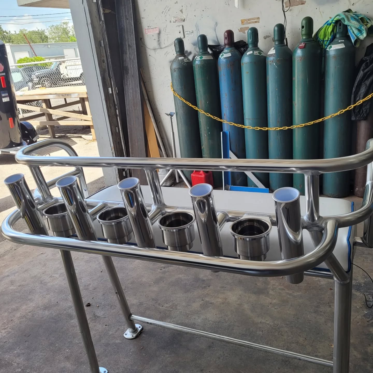 Leaning Post with 5 rod holders and 4 cup holders (4)